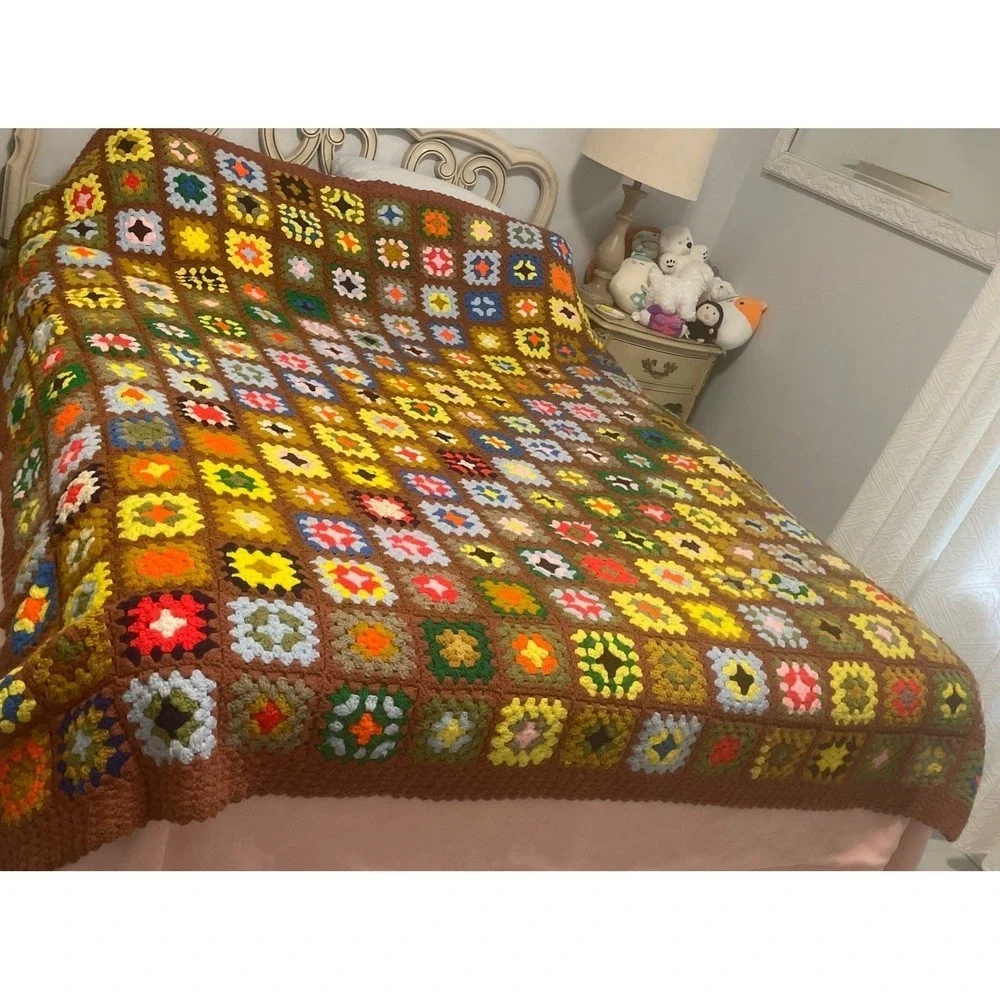 Vintage Handmade CROCHETED BLANKET AFGHAN LARGE BOHO GRANNY Squares 81